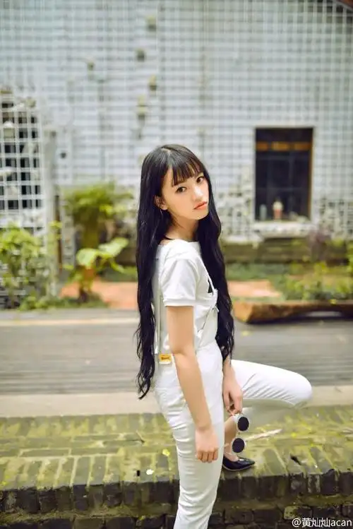 武汉大学校花黄灿灿