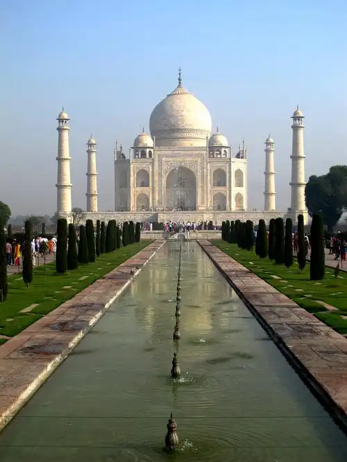这里历史遗留古迹众多,作为印度对外宣传的名片,印度地标性建筑,举世