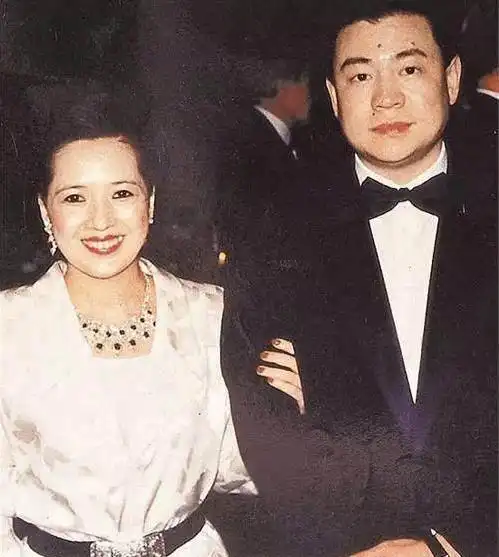 刘銮雄"包养"女星不断,唯独她被原配称:她很乖,是个很好的女孩