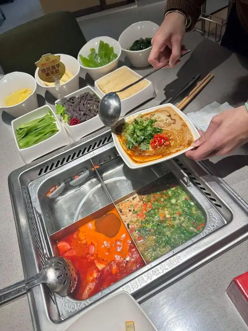 海底捞自调锅底!这次调了麻辣锅底还有冬阴功锅底!