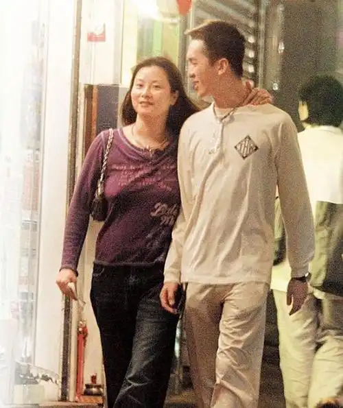 拥15亿身家邓兆尊坚决不婚不育,直言享受齐人之福,结婚是不公平