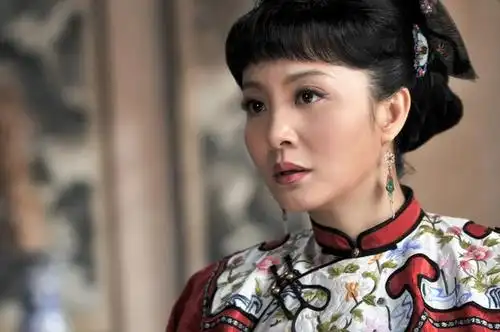 这部电视剧一大看点便是以真实的故事为背景,讲述从清末时期开始,康家