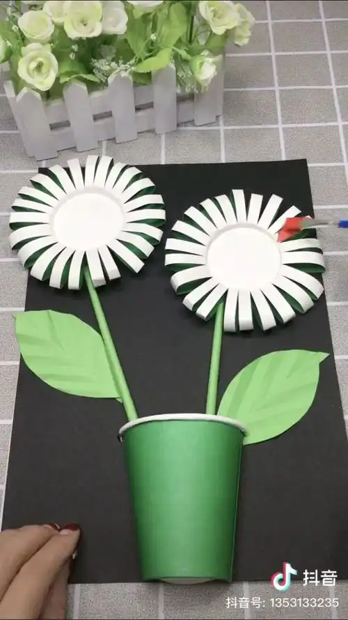 【亲子趣味,陪伴成长】坊镇中心幼儿园大班—手工作品《纸杯花》