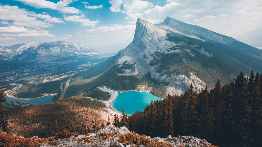 87m上传时间:2021-04-15壁纸标签:山脉风景森林壁纸封面图森林山脉