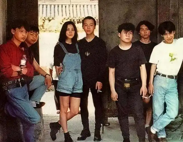 王菲的前夫窦唯两次失婚两个女儿两份嫁妆背后的带泪父爱