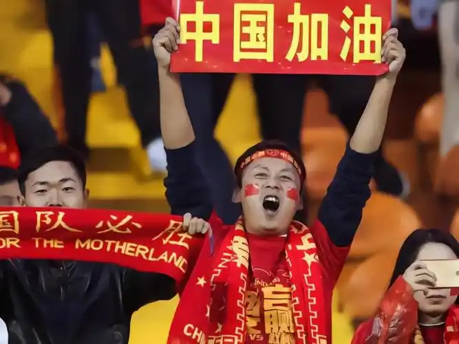 中国足球不行怪谁怪谁都不能怪球迷