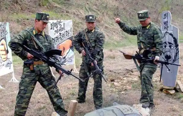 盘点朝鲜人民军装备的迷彩服,其实种类还真不少_腾讯新闻