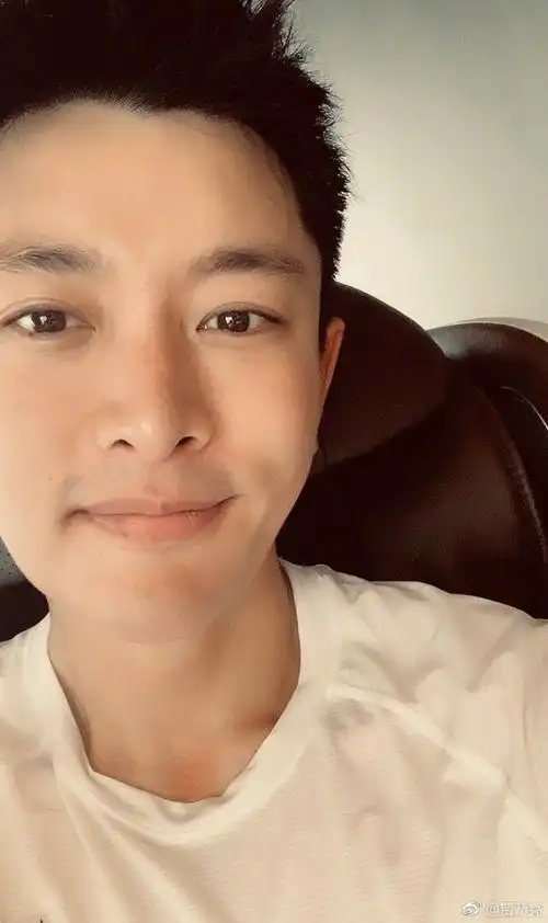 希望贾乃亮一直能够保持这种状态,生活中没有什么坎是过不去的,只要