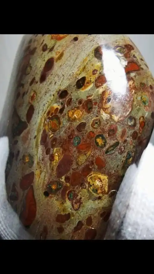 五彩球粒陨石精品,随型打磨抛光摆件,刚刚做好的