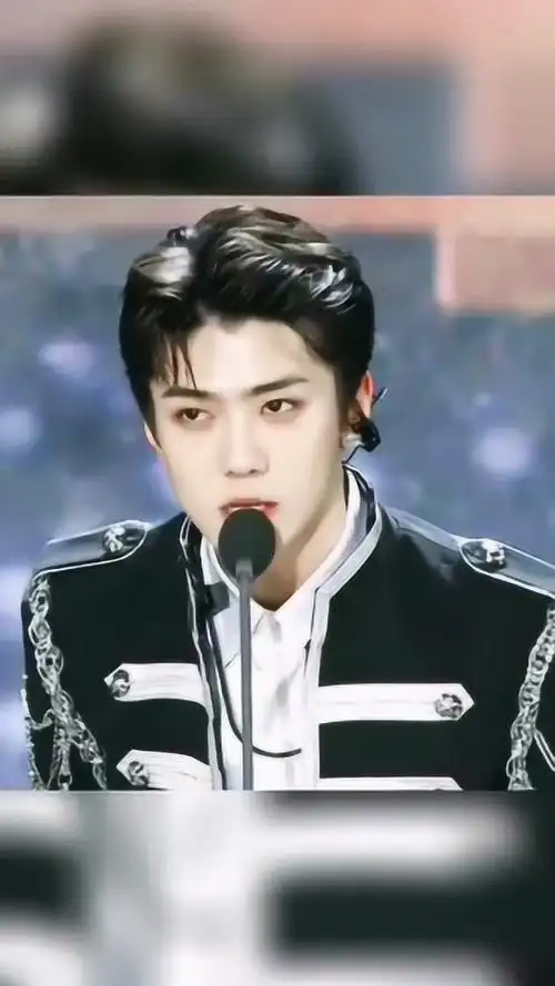 来品一下吴世勋,当年帅出圈的神仙造型,黑发世勋杀我!