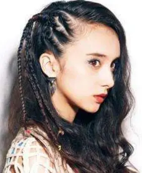 女生小波浪编发发型图片甜美清纯风十足小波浪编发女生最爱