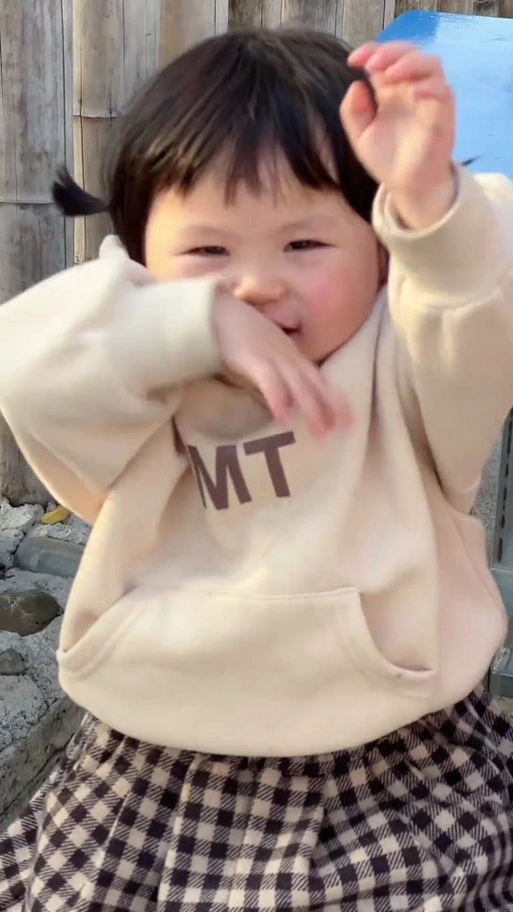 挑眉表情包_挑眉表情包动图_小女孩挑眉表情包 - 抖音