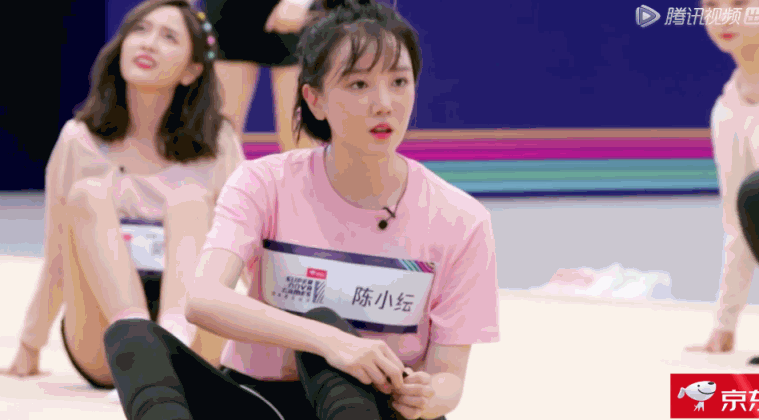 超新星运动会经典瞬间杨超越闭眼射箭中9环陈小纭傲人身材走红