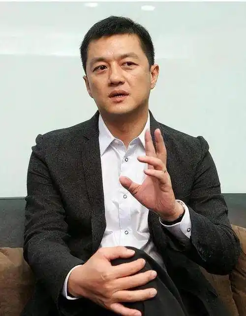 李亚鹏被限制高消费52岁的天后王菲前夫他到底怎么了