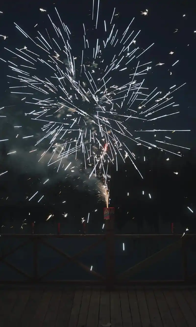 烟花易冷 但是璀璨 如"她"一样 #我的摄影日记 #拍出电影 - 抖音