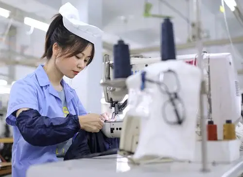 工作着是美丽的—车间女工剪影