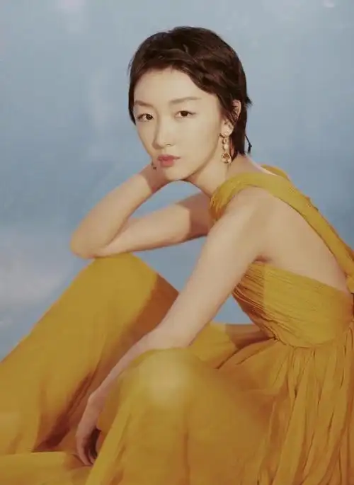 31岁周冬雨展现成熟魅力,平板身材性感吸睛!_女神_图片_才华