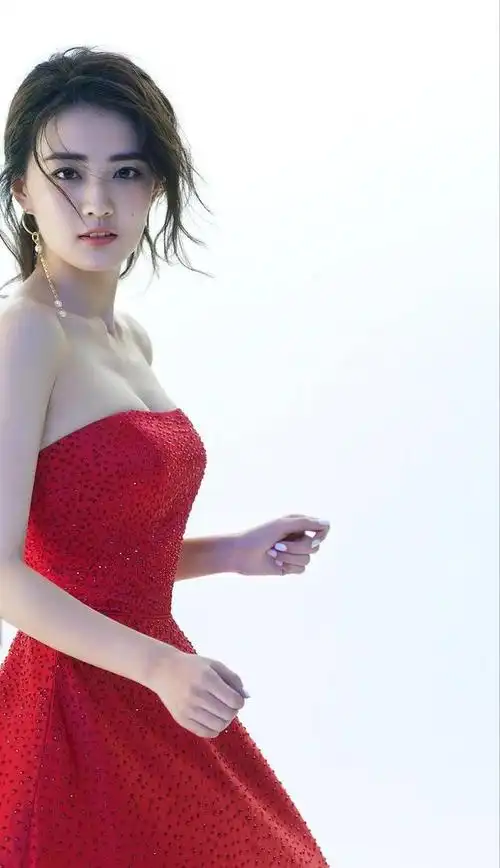 11年军龄的徐璐委婉大方美丽动人