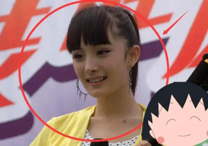 杨幂出道照首次曝光看到她额头上齐刘海她的颜值很真实