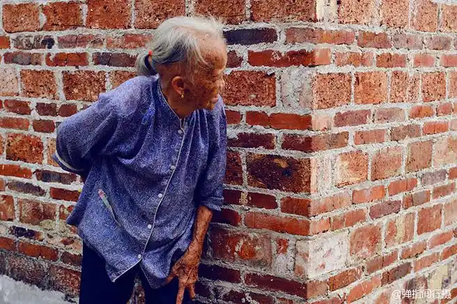 摄影 图记旅途中遇到的那些寂守故土的空巢老人