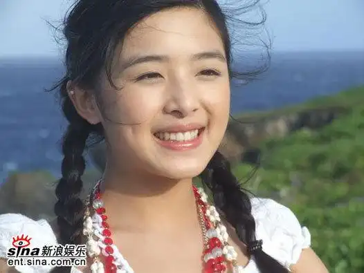 当年这张生活照秒了不少少男少女,让张含韵以四川德阳某中学校花之名