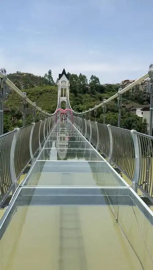 惠州市博罗五矿哈施塔特玻璃桥