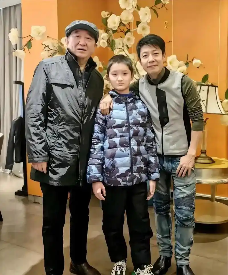 胎儿女正脸首曝光超可爱,亲妹撒贝娜颜值超高不输明星  近日,撒贝宁在