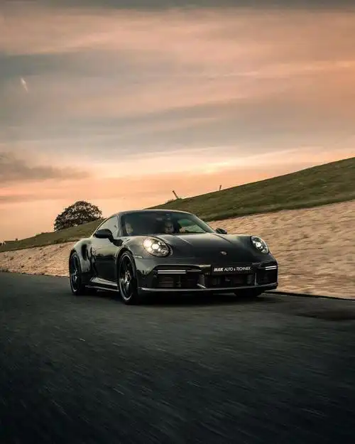 保时捷911turbo s 唯美照,快拿去做壁纸吧