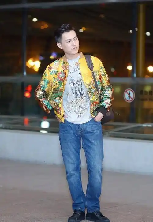 靳东谦虚说出道时没王宝强帅,看到旧照后:我信了_时候_电视剧_认可