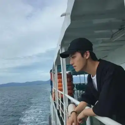 2019最新男生微信头像低调成熟大气 我不缺朋友缺的是你