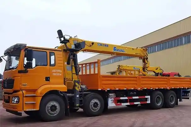 徐工公司推出的前四后八搭配徐工12吨随车吊折臂正是满足这一需求的