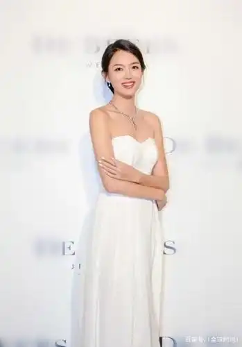 36岁"世界小姐桂冠"张梓琳 搭配t恤短裤也迷人 性感大长腿