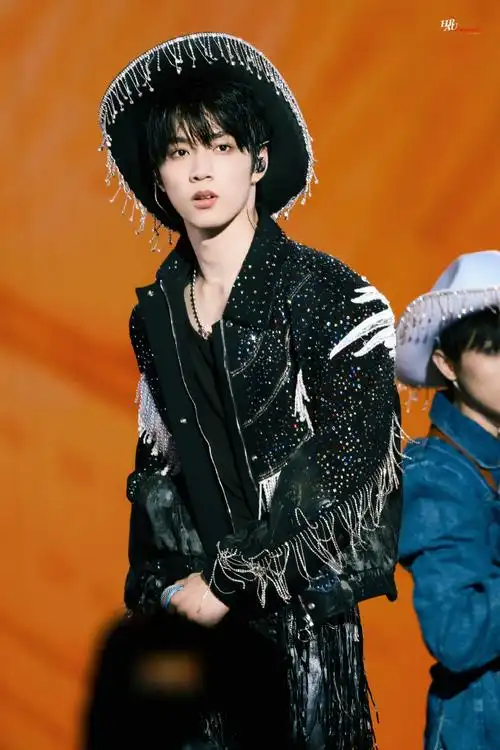 今日星拍放送##刘耀文墨镜solo##腾讯音乐由你榜