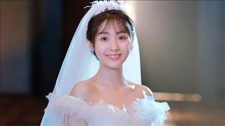 我的小确幸邢菲穿婚纱惊艳出场唐晓天瞬间看呆邢菲一脸害羞