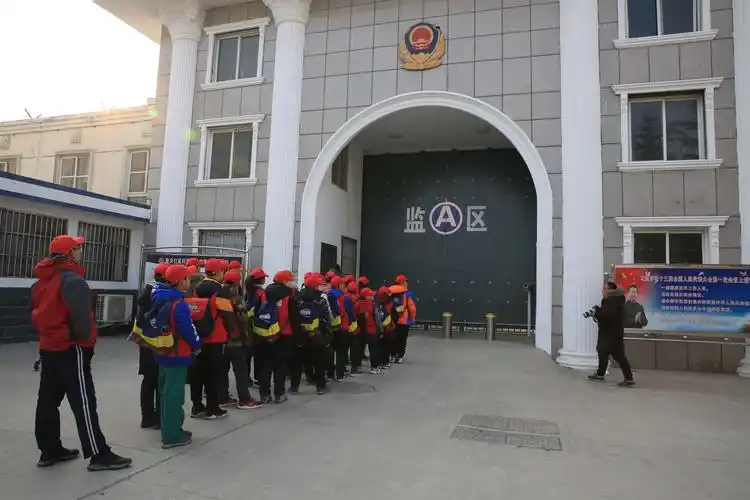 《小记者说》采访团走进林州市看守所零距离接受法制熏陶.