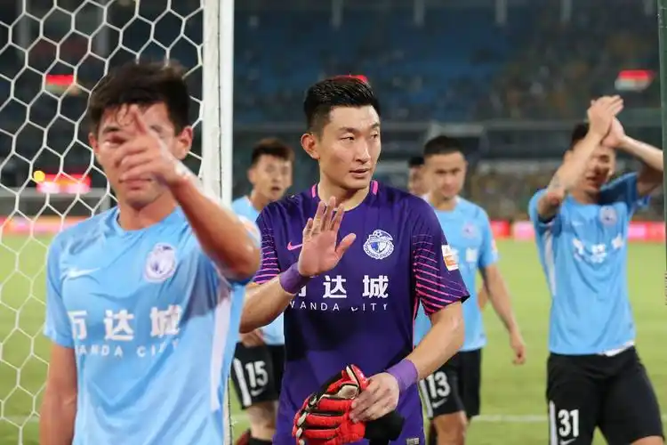 大连人对阵申花赛后评分!最后时刻绝平,龙东梅开二度