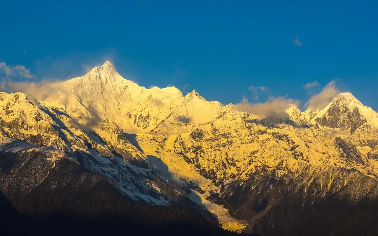 云南梅里雪山壮观唯美风景桌面壁纸