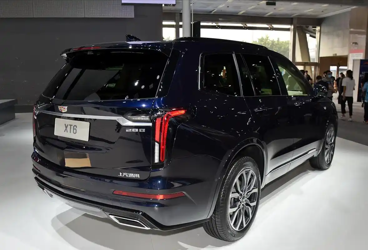 实力不输大众途锐,2.0t 7座,新款凯迪拉克xt6实车真霸气!