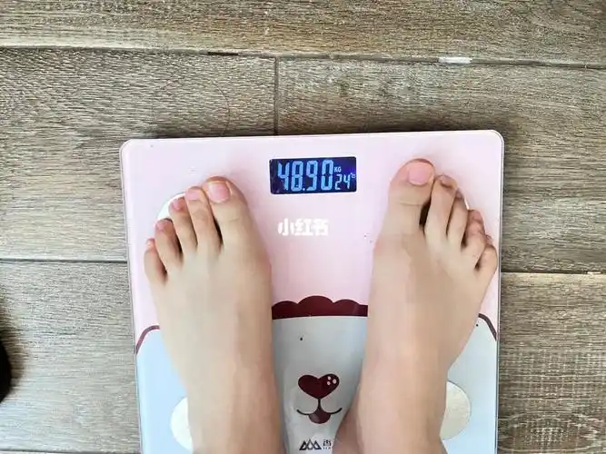 胀气基本上排完了,这几天一直清淡饮食,瘦了不少,之前体重在105斤左右