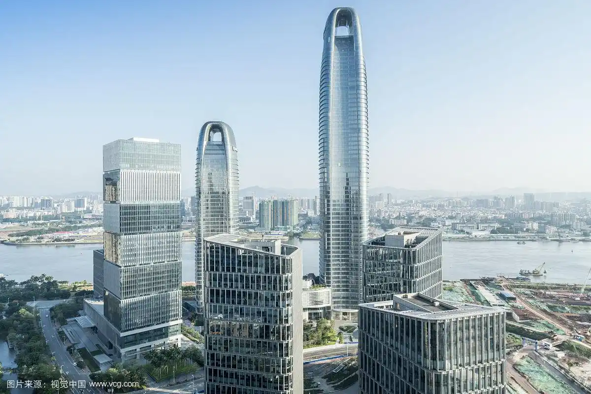 晴天白昼的广州国际金融城
