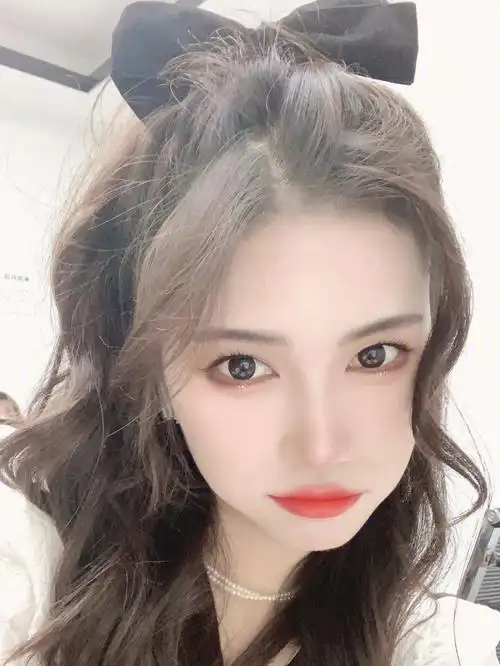 好好看的半扎高马尾