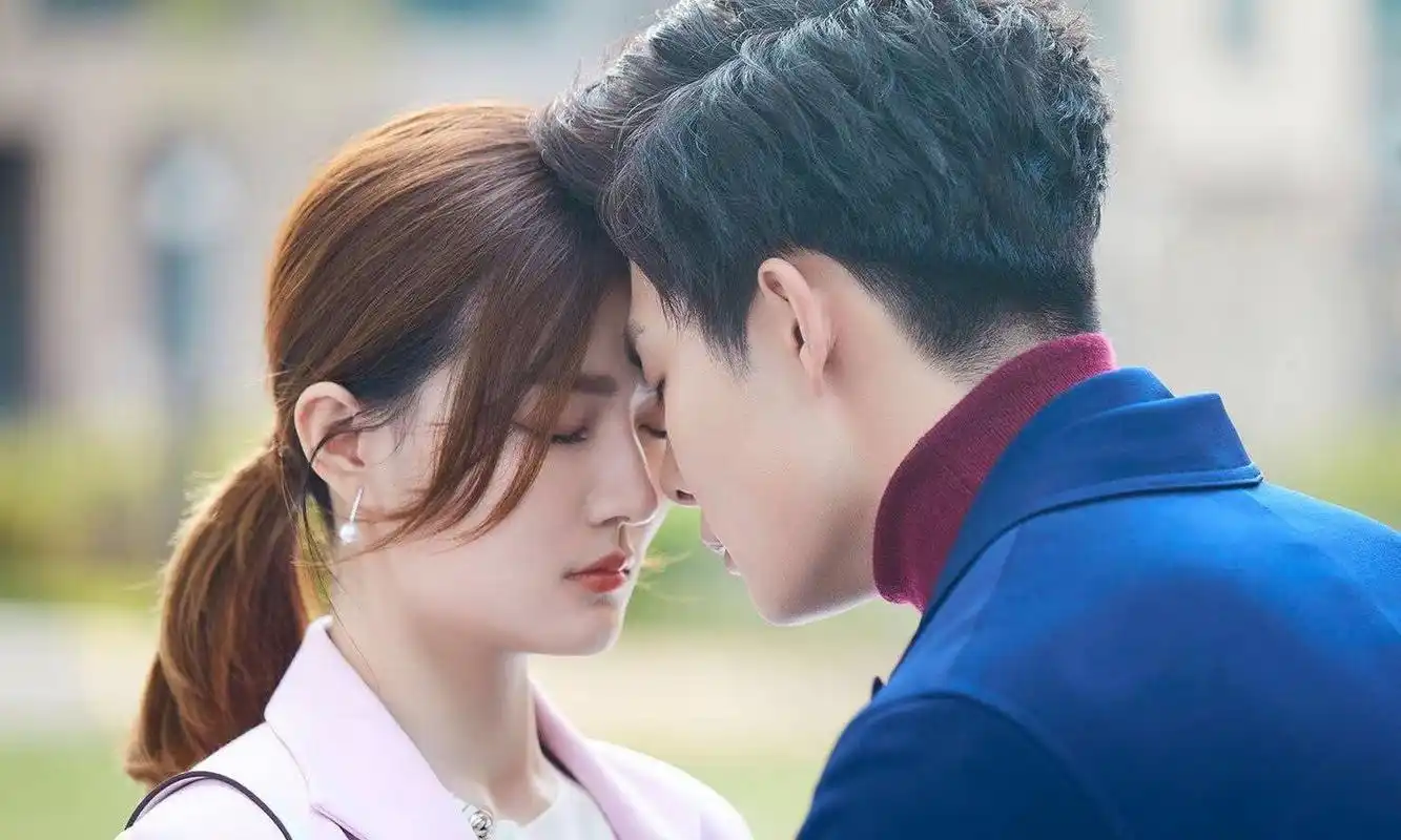 终于等来徐璐张铭恩官宣,然而徐璐的这段"初恋",让人难释怀