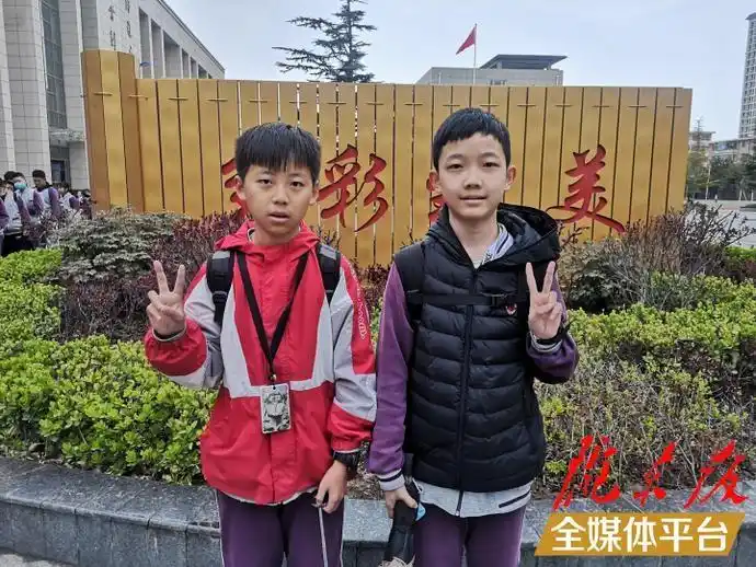 天气虽冷,庆阳两个小学生做的这件事却很暖