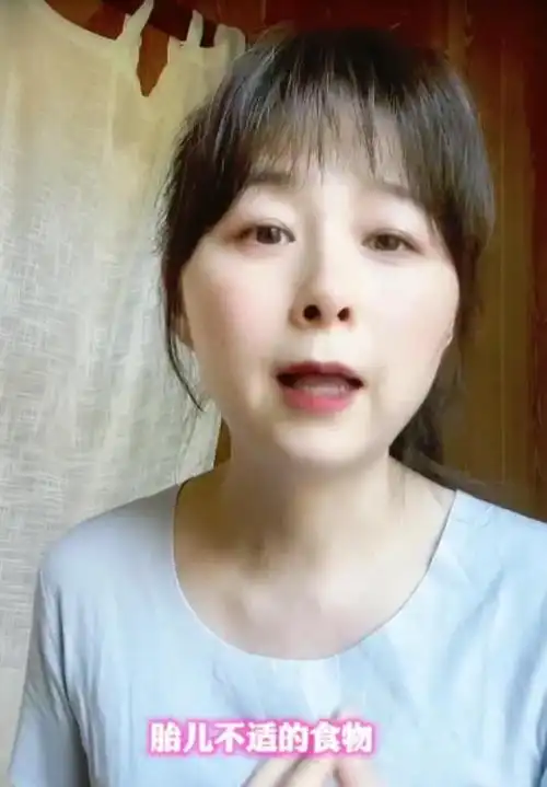 周瑾主持人主持人周瑾分享自己42岁高龄生子的经验