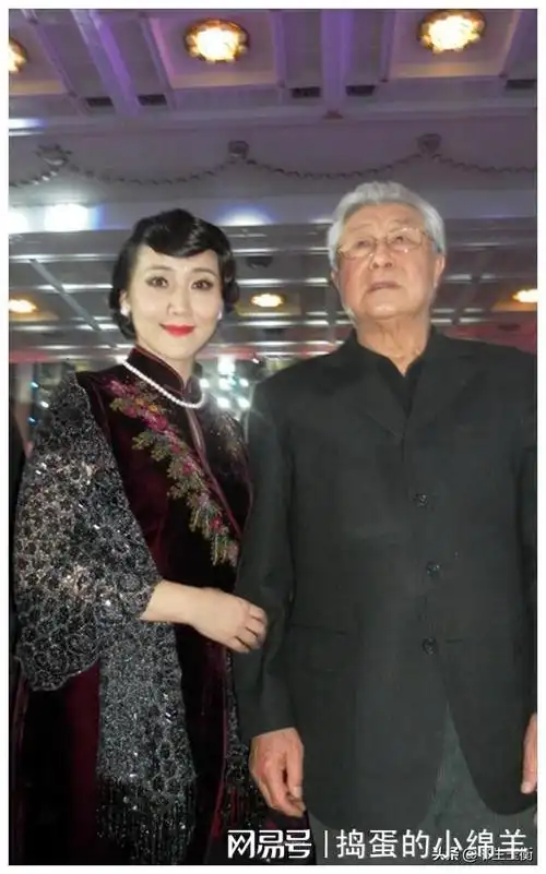 心刚:带妻子远赴美国,随后又溜回养老,如今证明王铁成没讲错|一级演员