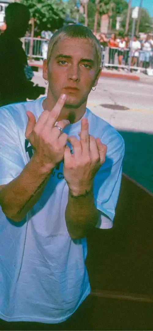 壁纸丨精神小伙