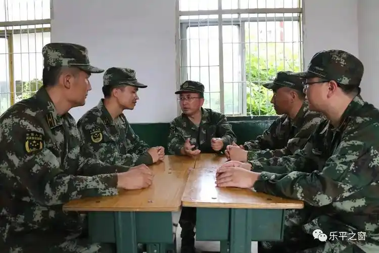 武警水电部队驰援抗洪抢险立战功乐平群众敲锣打鼓欢送子弟兵