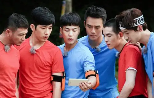 近日,综艺节目《我们战斗吧》官方放最新一期预告,预告中,王凯,王嘉尔