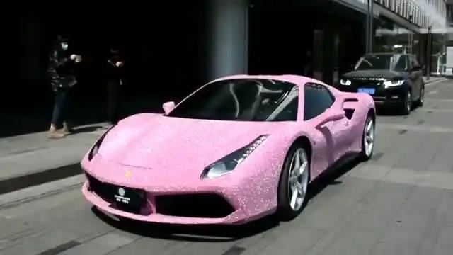 听说最近全网都在找这款镶钻的法拉利,爆闪的钻石粉颜色我爱了!