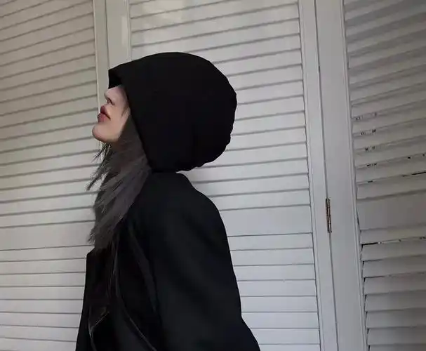 黑色头像女【黑色系真人头像】